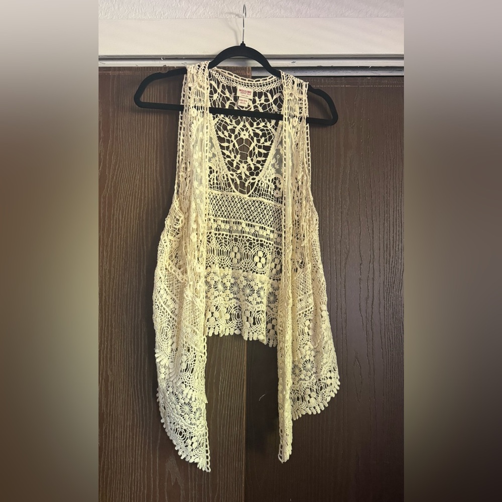 Mossimo Supply Co. Cream Crochet Lace Open Vest